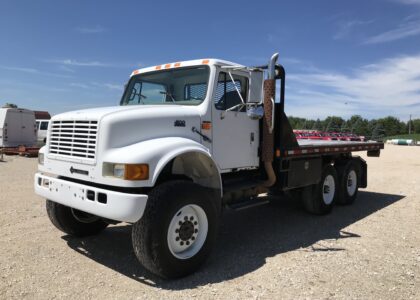 1999 Int'l 4900 Flatbed